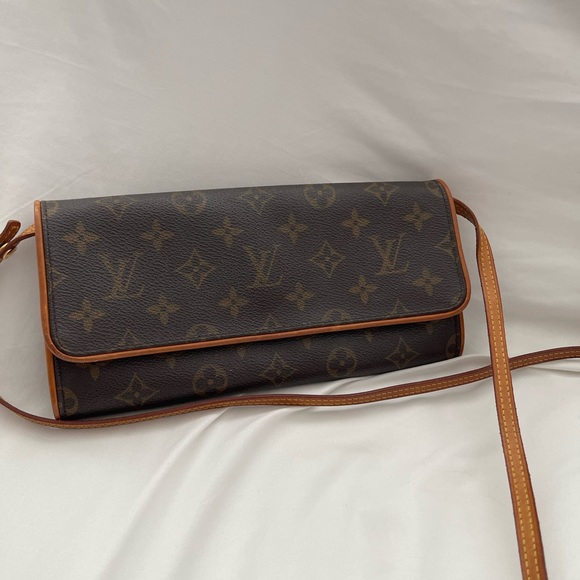 Louis Vuitton monogram canvas pocket te twin GM - Picture 3 of 3
